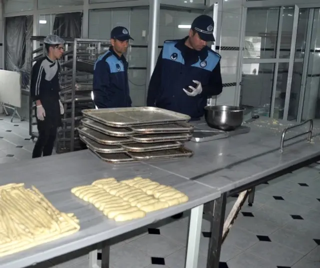 Toroslar zabıtası fırınları denetledi Toroslar zabıtası fırınları denetledi