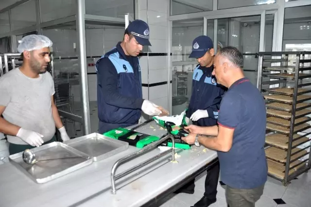 Toroslar zabıtası fırınları denetledi Toroslar zabıtası fırınları denetledi