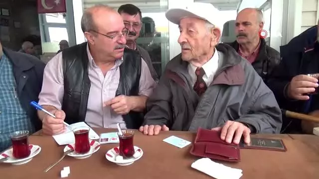 94 yaşındaki Ahmet Topkaya sendikalı oldu 94 yaşındaki Ahmet Topkaya sendikalı oldu