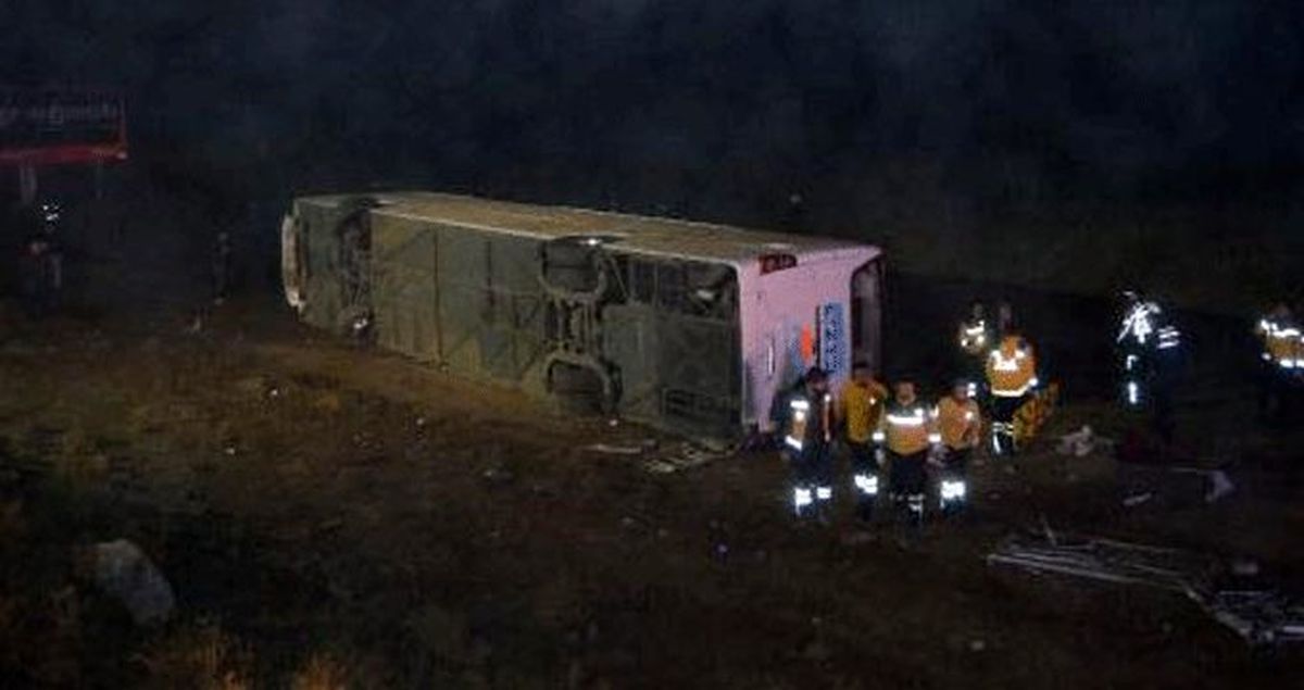 Aksaray'da yolcu otobüsü şarampole devrildi: 1 ölü, 8'i ağır 45 yaralı