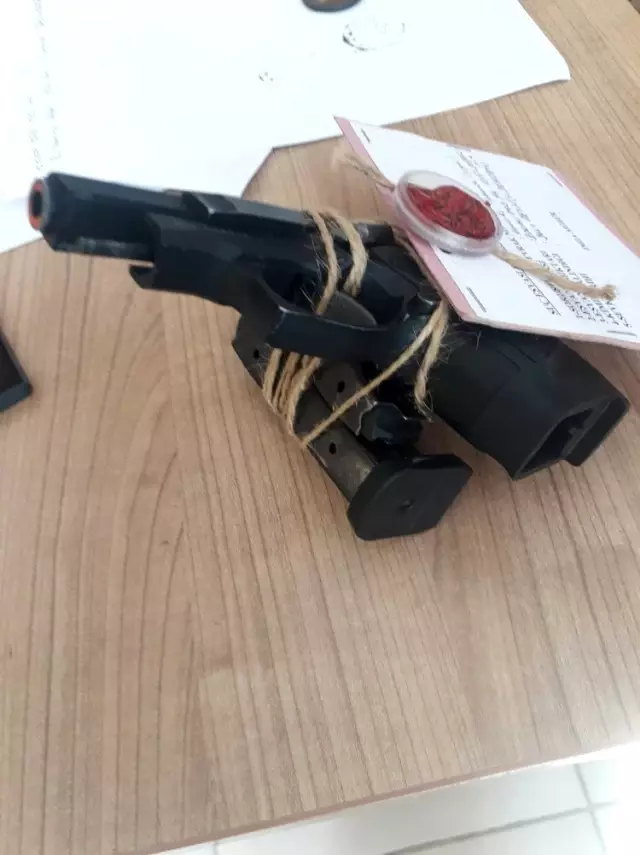 Balıkesir'de polis asayiş uygulamasında 3 silah ele geçirdi Balıkesir'de polis asayiş uygulamasında 3 silah ele geçirdi