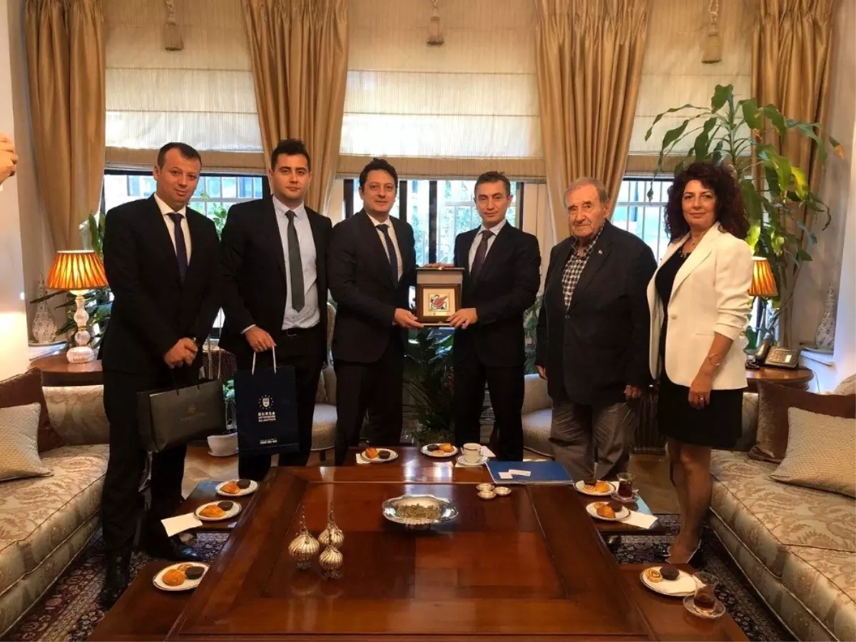 Büyükşehir, Londra ve Selanik'te