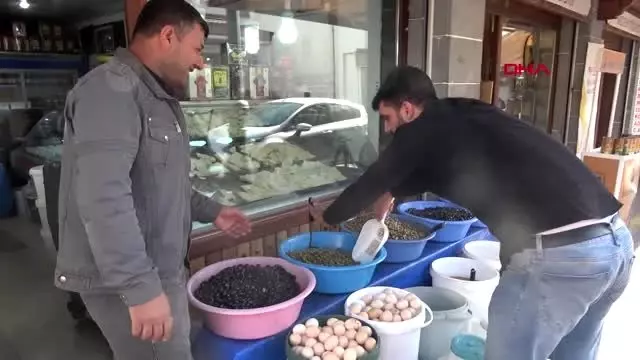 Diyarbakırlılar, hatay zeytini tüketiyor Diyarbakırlılar, hatay zeytini tüketiyor