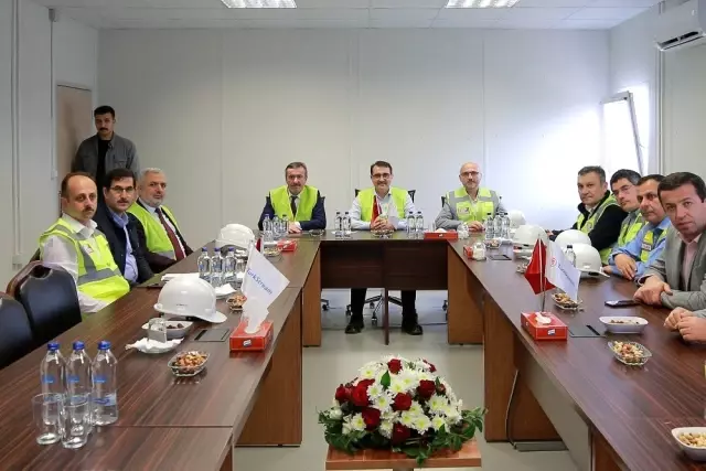 Enerji Bakanı Dönmez Türk Akım alım terminalini ziyaret etti Enerji Bakanı Dönmez Türk Akım alım terminalini ziyaret etti