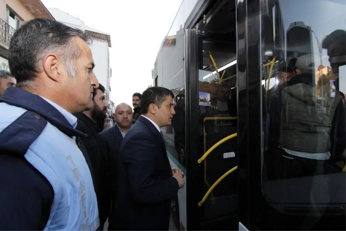 Erciş Kaymakamı ve Belediye Başkan Vekili Mehmetbeyoğlu halkla iç içe