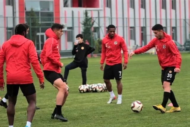 Eskişehirspor milli arada boş durmuyor