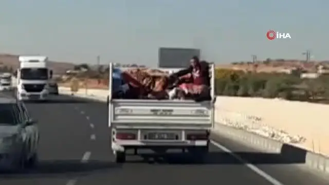 Eşyalarla tehlikeli yolculuk kamerada Eşyalarla tehlikeli yolculuk kamerada