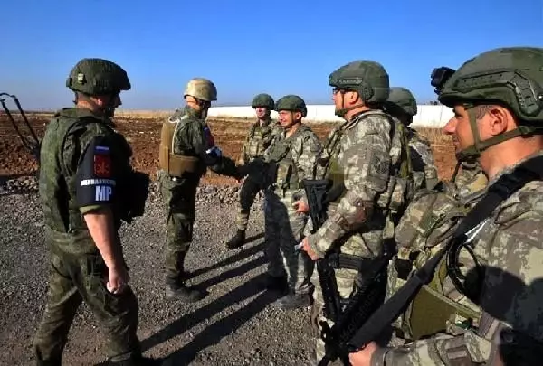 Fırat'ın doğusunda 7'nci kara devriyesi tamamlandı Fırat'ın doğusunda 7'nci kara devriyesi tamamlandı