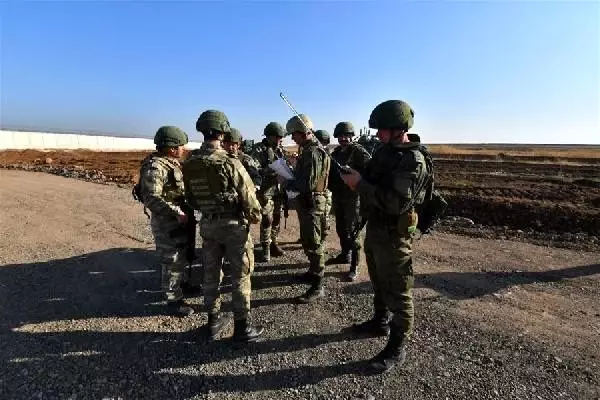 Fırat'ın doğusunda 7'nci kara devriyesi tamamlandı Fırat'ın doğusunda 7'nci kara devriyesi tamamlandı