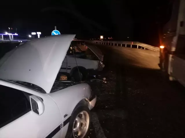 Gaziantep'te iki otomobil çarpıştı: 10 yaralı Gaziantep'te iki otomobil çarpıştı: 10 yaralı