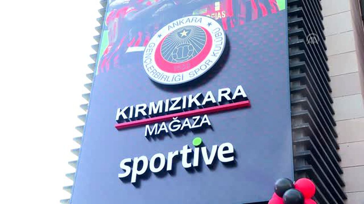 Gençlerbirliği'nin 'Kırmızı Kara Mağaza'sı açıldı