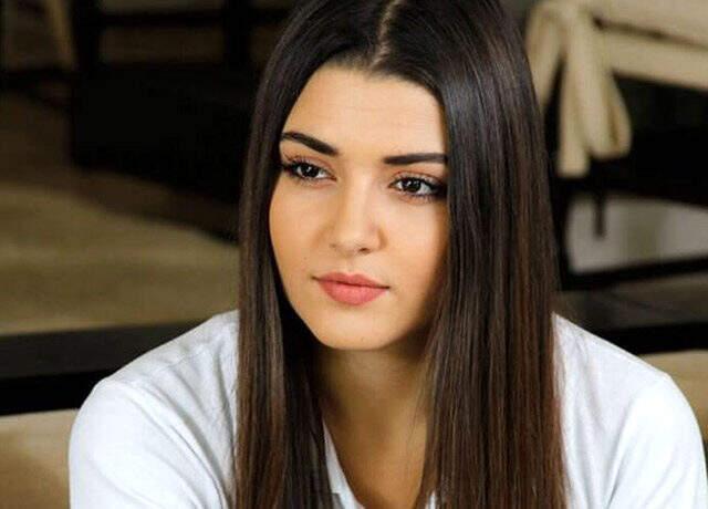 Hande Erçel'in yeni fotoğrafı sosyal medyayı salladı! Binlerce beğeni ve yorum geldi