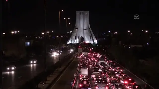 Protestoların büyüdüğü İran'da göstericiler Tahran'a giriş-çıkış yollarını kapattı Protestoların büyüdüğü İran'da göstericiler Tahran'a giriş-çıkış yollarını kapattı