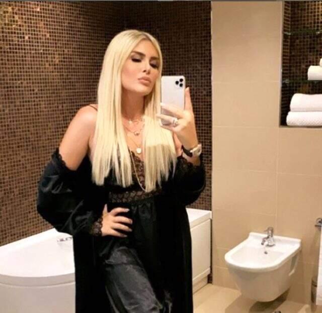 Kadınlar matinesinde bir kadın hayranı Selin Ciğerci'nin kalçasına dokundu