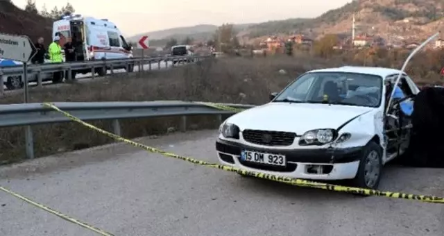 Karabük'te kızlarını görmeye gelen aile kaza yaptı: 4 kişi hayatını kaybetti Karabük'te kızlarını görmeye gelen aile kaza yaptı: 4 kişi hayatını kaybetti