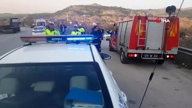 Karabük'te kızlarını görmeye gelen aile kaza yaptı: 4 kişi hayatını kaybetti Karabük'te kızlarını görmeye gelen aile kaza yaptı: 4 kişi hayatını kaybetti