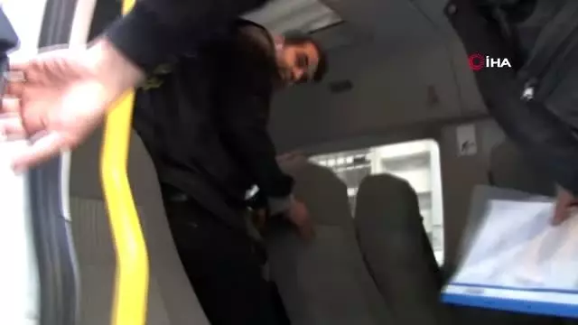 Karaköy'de başörtülü öğrenciye saldıran kadın adliyeye sevk edildi Karaköy'de başörtülü öğrenciye saldıran kadın adliyeye sevk edildi