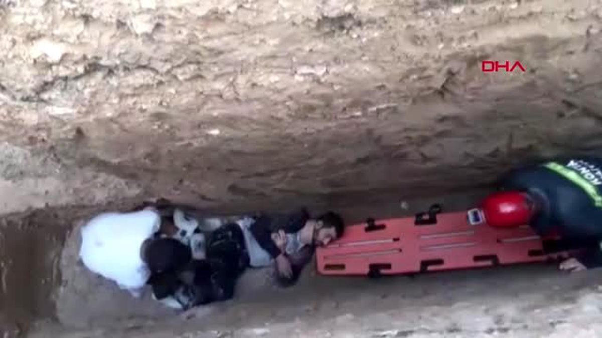 Konya bisikletiyle çukura düşen bedensel engelliyi, itfaiye kurtardı