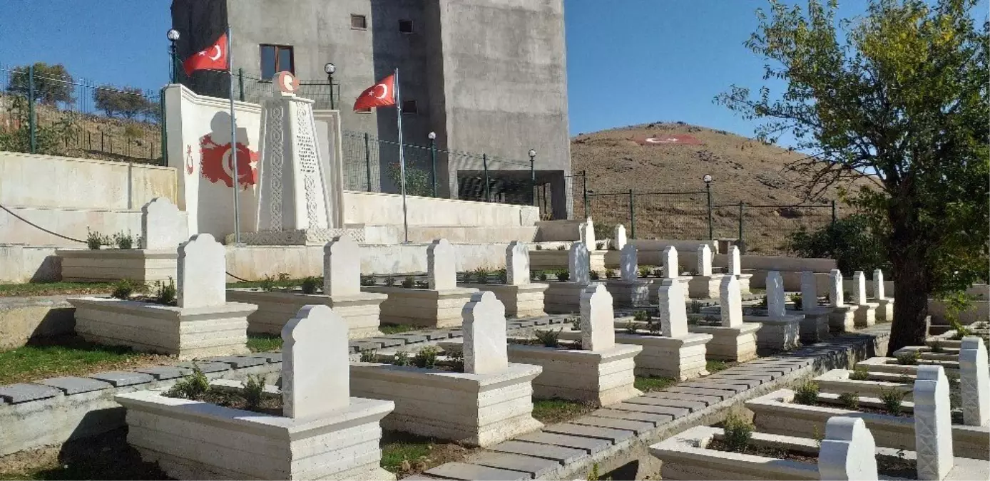 Kozluk'ta 84 yıllık şehitlik onarılarak ziyarete açıldı