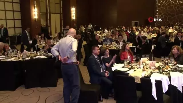 Onkolojide İz Bırakanlar Zirvesi: "Kanser bir savaş değil çabadır" 2 Onkolojide İz Bırakanlar Zirvesi: "Kanser bir savaş değil çabadır"