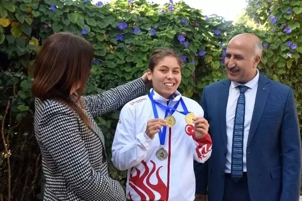 Otizmli Şevval, şampiyonluğu ile örnek oldu Otizmli Şevval, şampiyonluğu ile örnek oldu