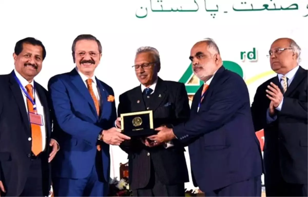 Pakistan Devlet Başkanı Alvi’den Hisarcıklıoğlu’na ödül 