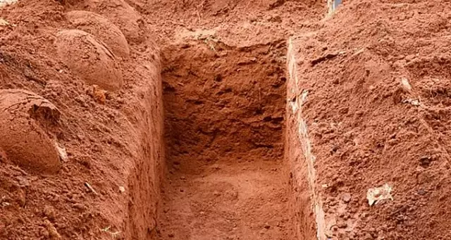 Patronunun vaadi üzerine anne ve babasının mezarını açıp kemiklerini çıkaran adam gözaltına alındı