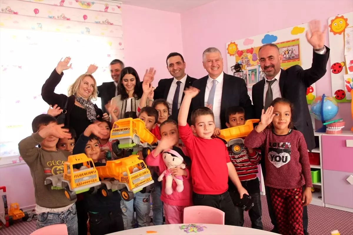 Quick Sigorta'dan Diyarbakırlı öğrencilere spor ve kırtasiye desteği