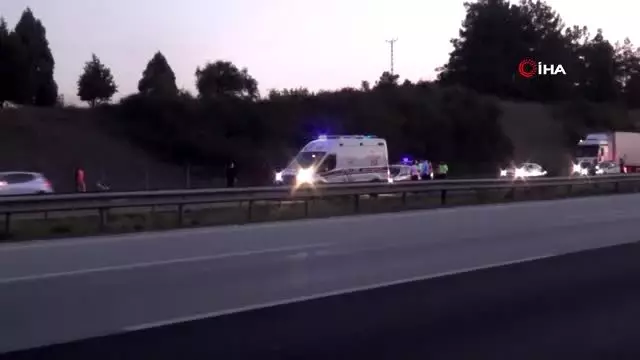Seyir halinde lastiği patladı: 4'ü çocuk 6 yaralı Seyir halinde lastiği patladı: 4'ü çocuk 6 yaralı