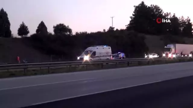 Seyir halinde lastiği patladı: 4'ü çocuk 6 yaralı Seyir halinde lastiği patladı: 4'ü çocuk 6 yaralı