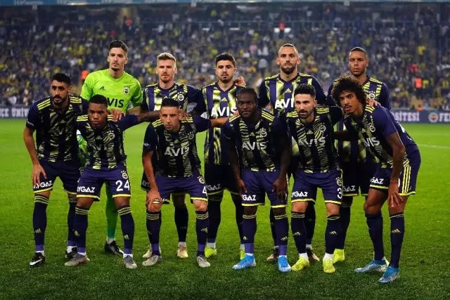 Süper Lig'de zirve 3 kez el değiştirdi Süper Lig'de zirve 3 kez el değiştirdi