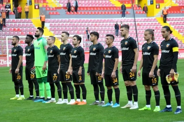Süper Lig'de zirve 3 kez el değiştirdi Süper Lig'de zirve 3 kez el değiştirdi