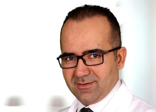 Virajı alamayan TIR'ın altında kalan doktor hayatını kaybetti
