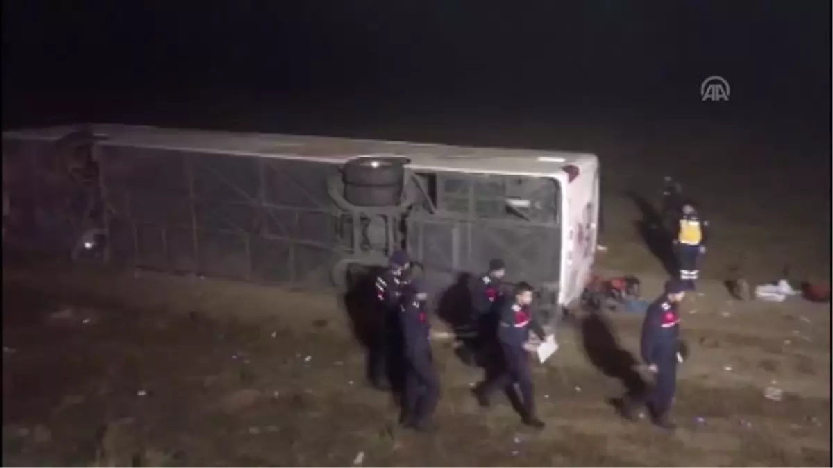 Yolcu otobüsü devrildi (2)