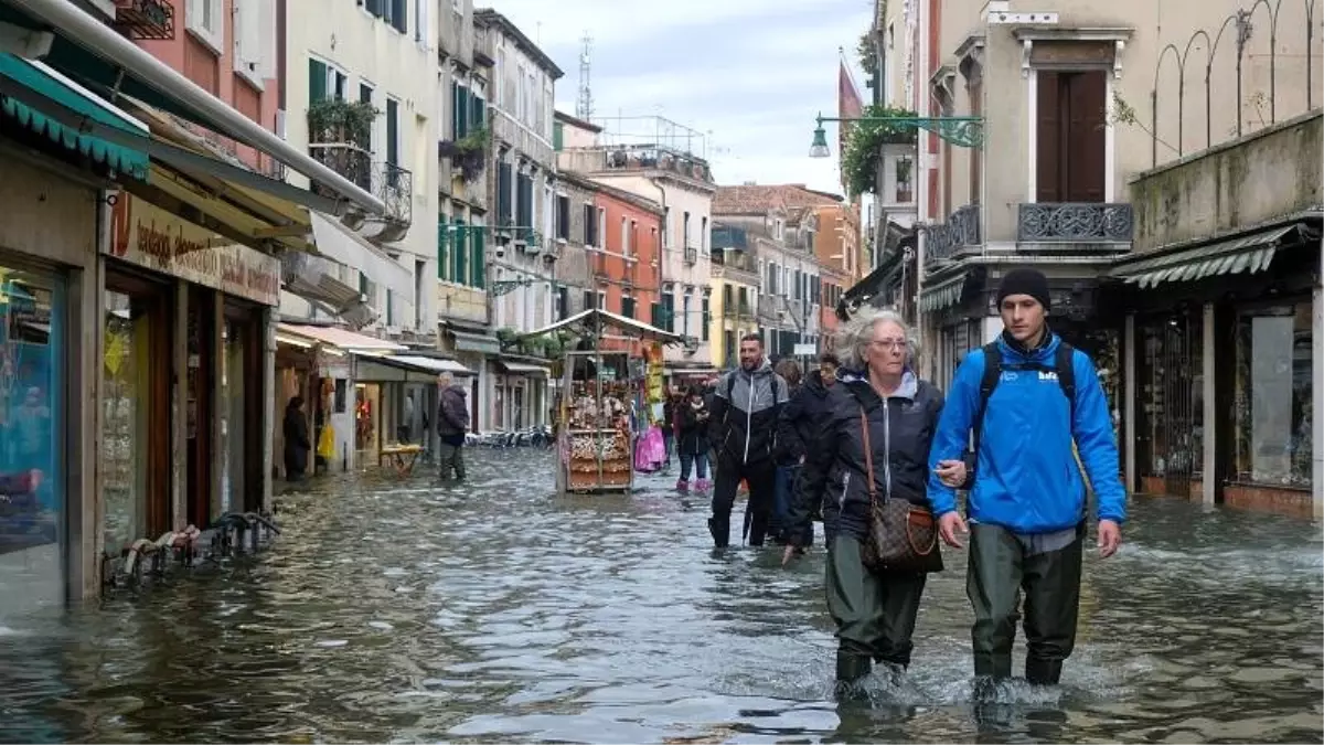 Yolsuzluk gölgesinde yarım kalan Mose projesi Venedik'i kurtarabilir mi?