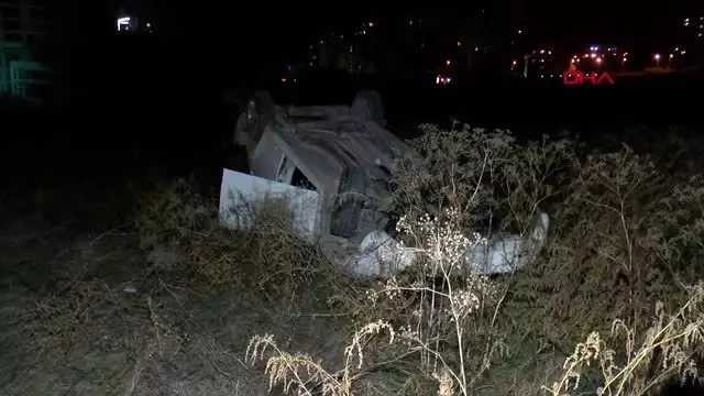 Ankara'da kontrolden çıkan otomobil şarampole uçtu 4 yaralı Ankara'da kontrolden çıkan otomobil şarampole uçtu 4 yaralı
