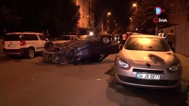 Araç ile polisten kaçarken cadde üzerinde bulunan 6 otomobile çarpıp kaza yaptılar Araç ile polisten kaçarken cadde üzerinde bulunan 6 otomobile çarpıp kaza yaptılar