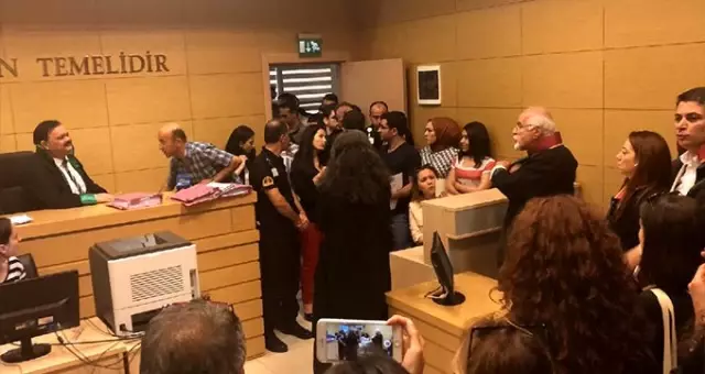 Avukatın eteğine karıştığı için HSK tarafından açığa alınan hakim 5 ay sonra göreve döndü Avukatın eteğine karıştığı için HSK tarafından açığa alınan hakim 5 ay sonra göreve döndü