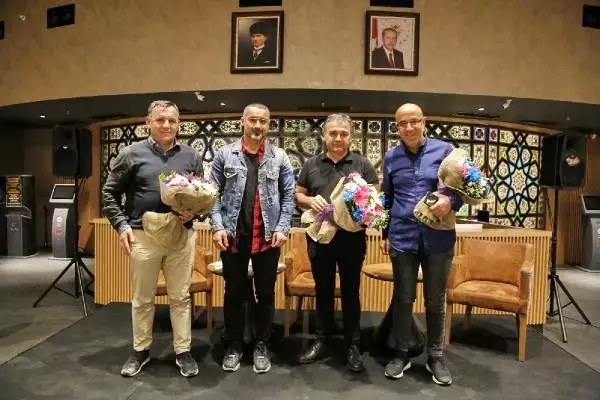 Başakşehir'de Türkiye'nin dış politikası konuşuldu Başakşehir'de Türkiye'nin dış politikası konuşuldu