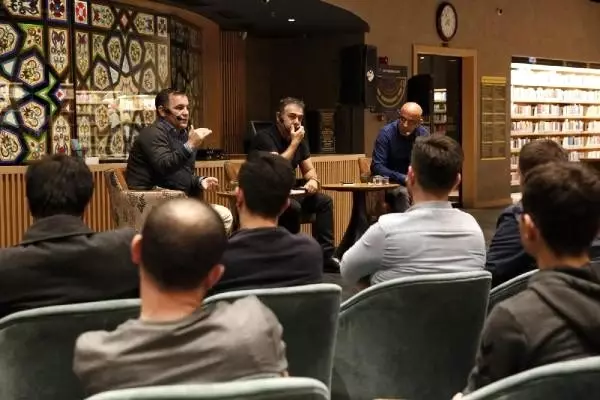 Başakşehir'de Türkiye'nin dış politikası konuşuldu Başakşehir'de Türkiye'nin dış politikası konuşuldu