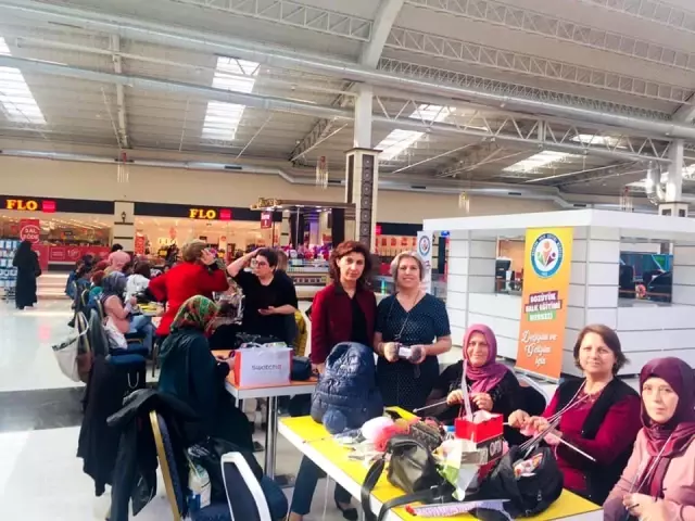 Bozüyük'te kursiyerler örüyor, minik kalpler ısınıyor