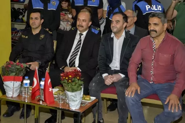 Çocuklar suçtan muay thai ile uzaklaştı Çocuklar suçtan muay thai ile uzaklaştı