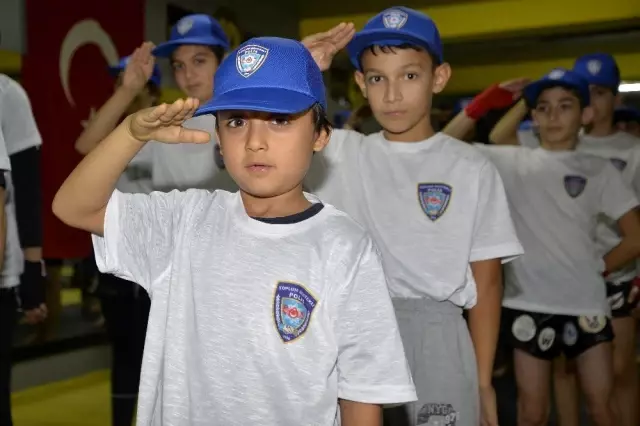 Çocuklar suçtan muay thai ile uzaklaştı Çocuklar suçtan muay thai ile uzaklaştı