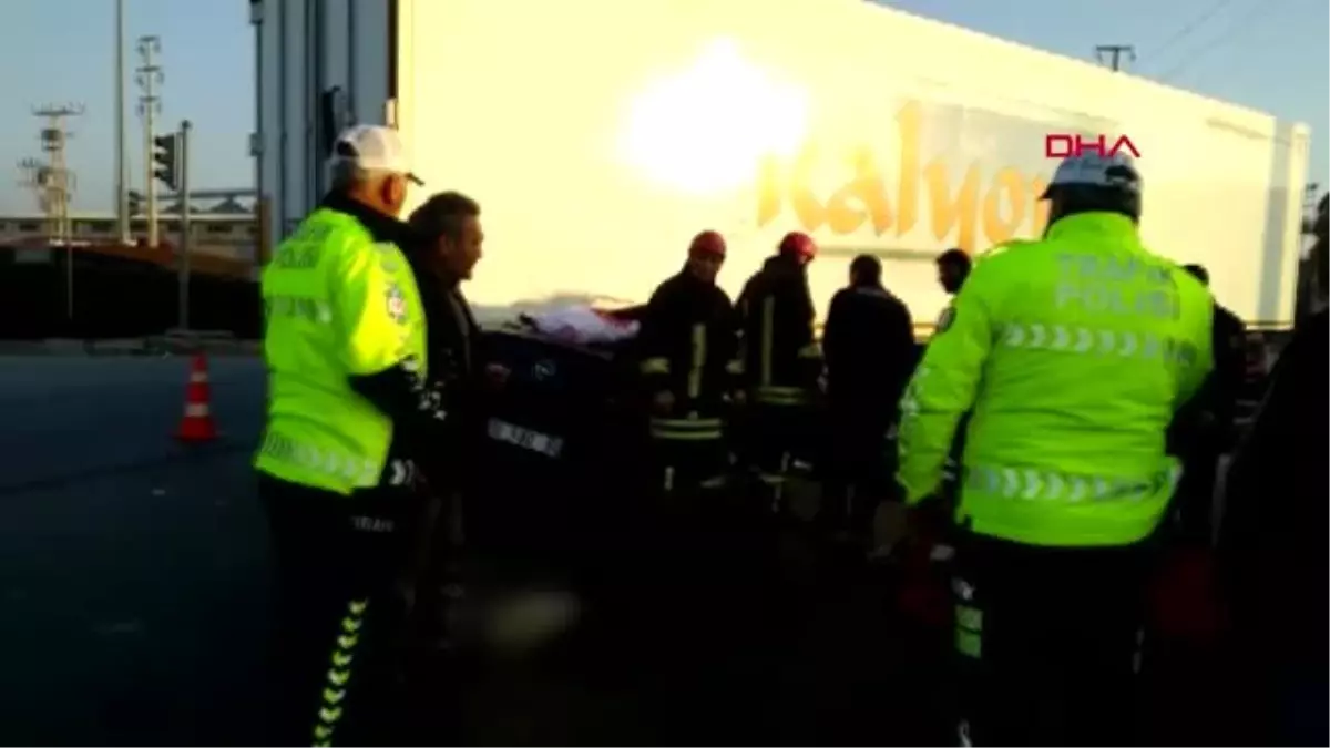 Çorum otomobil, tır'ın altına girdi: 3 ölü, 1 yaralı