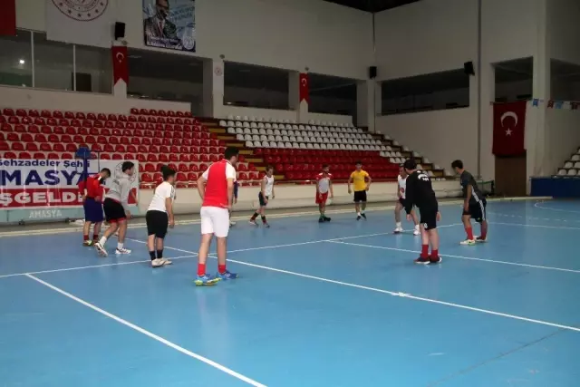 Dünya 3.'sü hokeyciler Amasya'ya transfer oldu