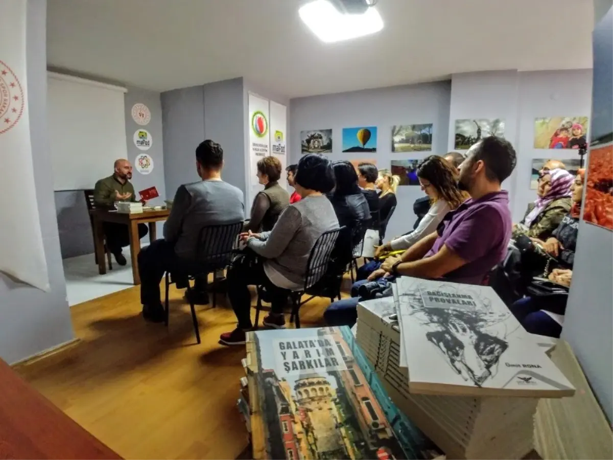 Fotoğraf Kafe'de şiir dolu bir gece