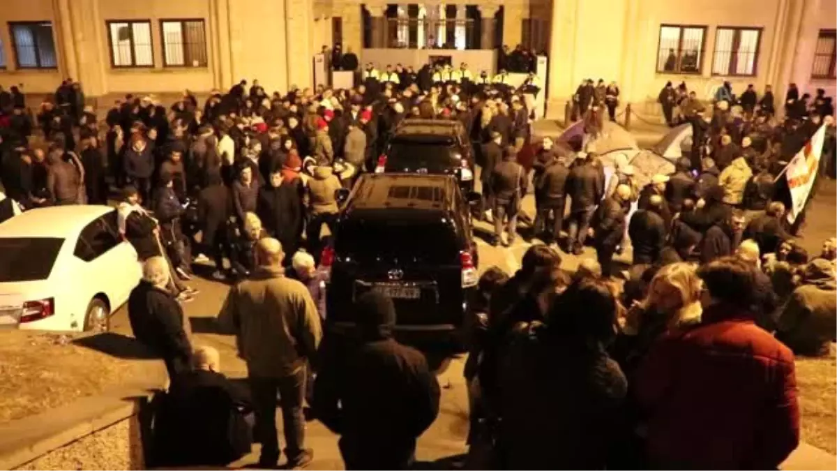 Gürcistan'da muhalefetten 'erken seçim' çağrısı (2)