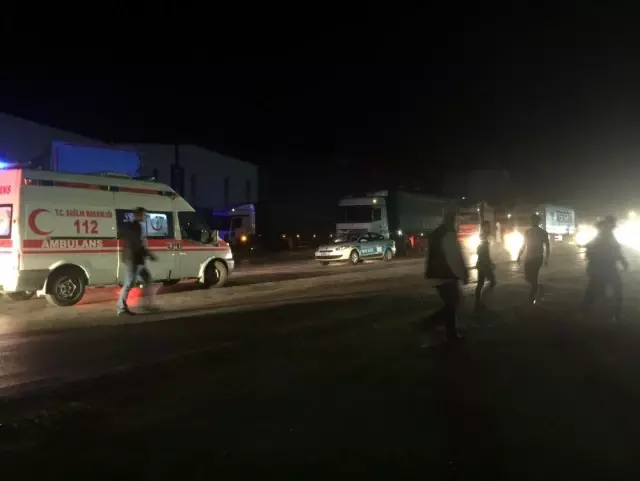 Hatay'da tır ile otomobil çarpıştı: 5 yaralı Hatay'da tır ile otomobil çarpıştı: 5 yaralı