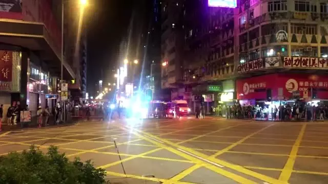 Hong Kong'daki protestolarda bir polis okla yaralandı - HONG Hong Kong'daki protestolarda bir polis okla yaralandı - HONG