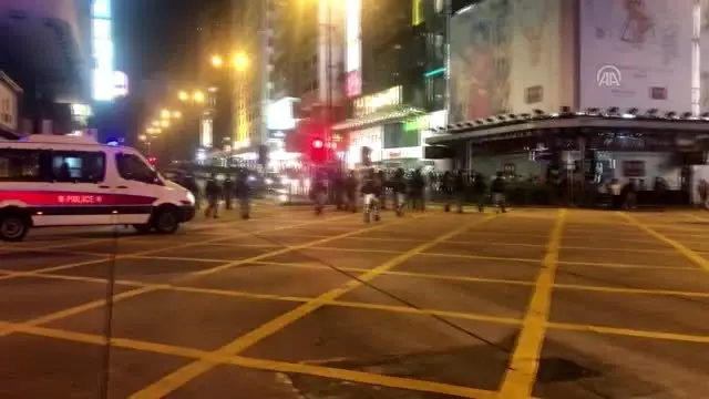 Hong Kong'daki protestolarda bir polis okla yaralandı - HONG Hong Kong'daki protestolarda bir polis okla yaralandı - HONG
